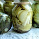 ซูกินี่หมักน้ำผึ้งกับกระเทียม