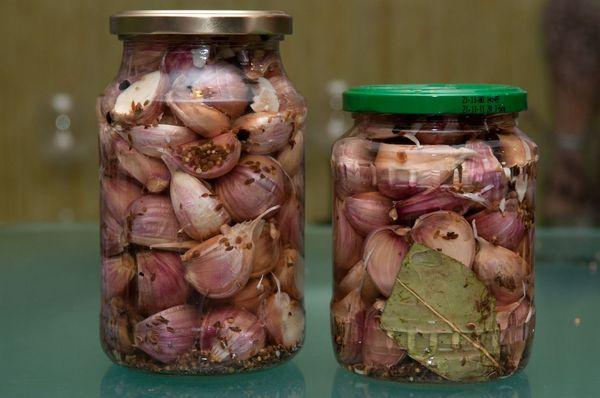 กระเทียมดอง