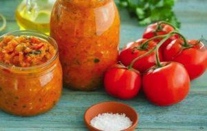 12 สูตรคาเวียร์ซูกินี่และมะเขือเทศที่ดีที่สุดสำหรับฤดูหนาว