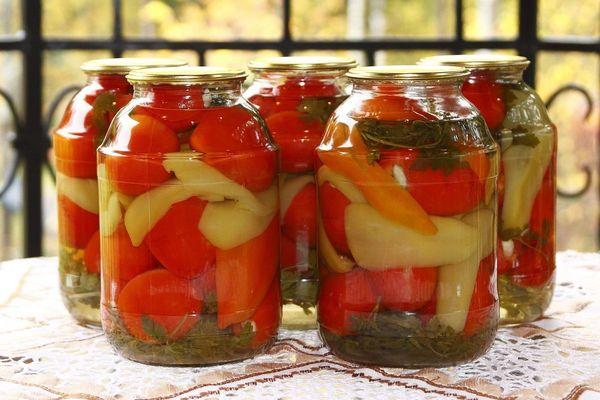 มะเขือเทศกับพริกหยวก