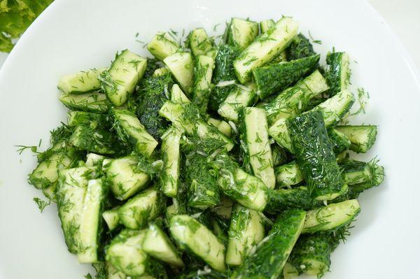 แตงกวากับผักชีลาว