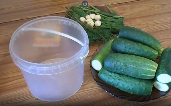 แตงกวาเค็มเล็กน้อย