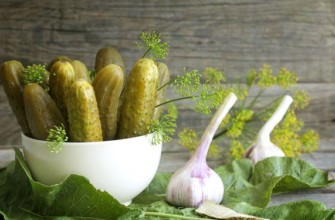 แตงกวาและกระเทียม