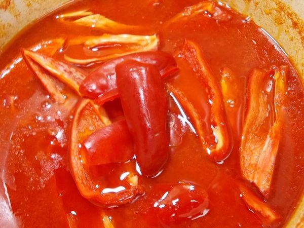 พริกในซอสมะเขือเทศ