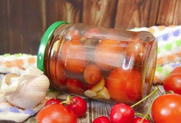 มะเขือเทศกับเชอร์รี่