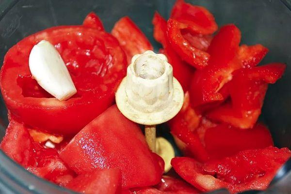 มะเขือเทศในเครื่องปั่น