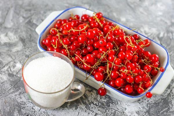 ลูกเกดและน้ำตาล