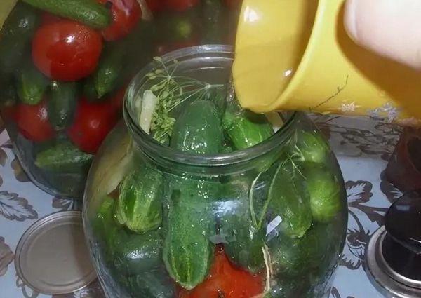 การใส่เกลือโดยไม่ผ่านการฆ่าเชื้อ