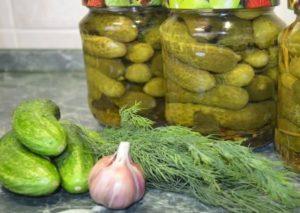 12 meilleures recettes pour mariner des concombres sucrés et croustillants pour l'hiver