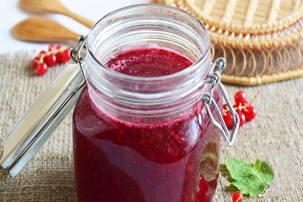 Groseilles rouges écrasées au sucre pour l'hiver : une recette