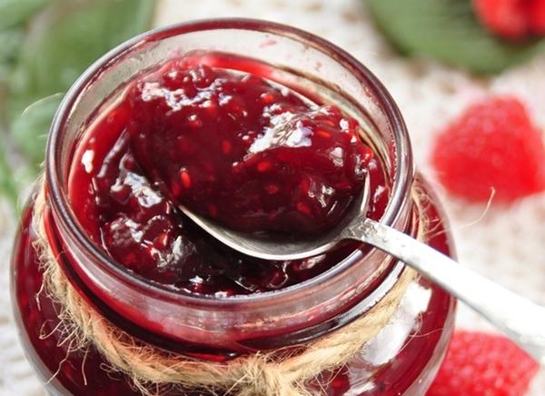 Framboises au sucre pour l'hiver sans cuisson : une recette