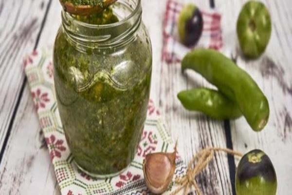 Adjika aux tomates vertes et coings