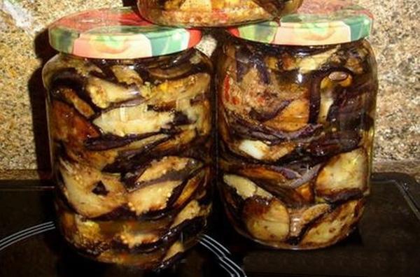 มะเขือยาวกับแครอทและกระเทียมสำหรับฤดูหนาว