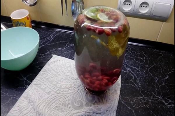 จากลูกเกดดำ