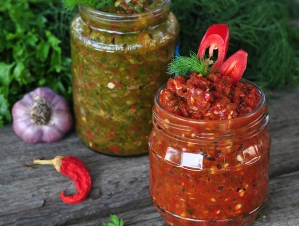 Adjika piquant au basilic