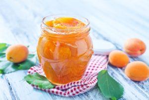 7 สูตรง่ายๆ สำหรับทำแยมแอปริคอตพร้อมเมล็ดสำหรับฤดูหนาว