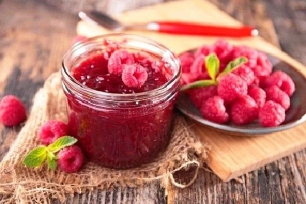 Framboises au sucre pour l'hiver sans cuisson : une recette