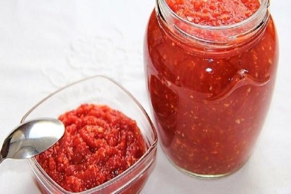 Adjika adyghe à base de piments – sans cuisson