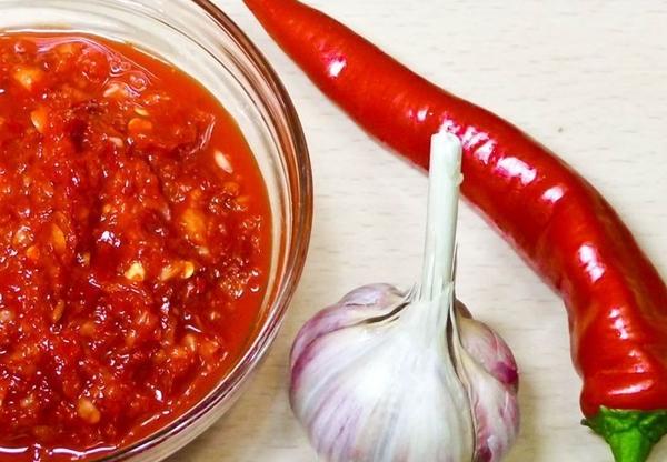 piment à l'ail pour l'hiver