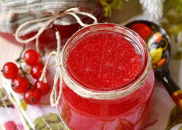 Groseilles rouges écrasées au sucre pour l'hiver : une recette