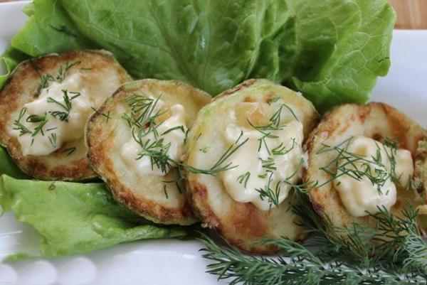 ซูกินี่ตุ๋นกับกระเทียม