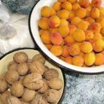 แอปริคอตและถั่ว