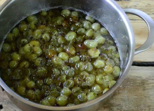 ลูกเกดในกระทะ