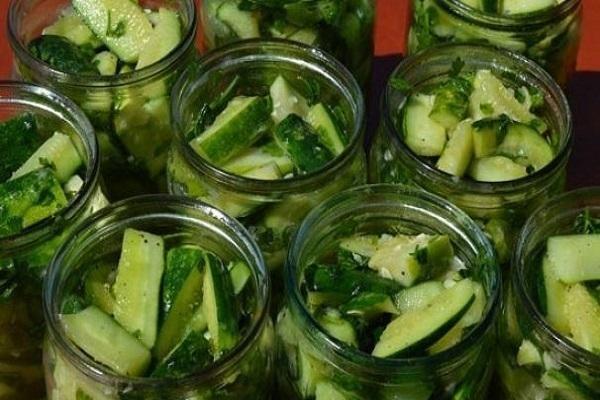 แตงกวาหั่นเป็นชิ้น