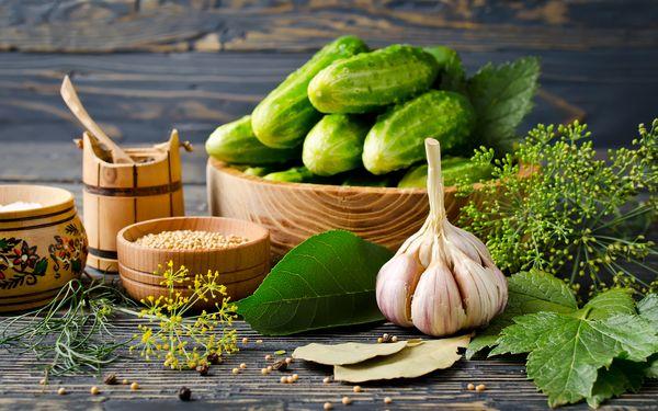 แตงกวาและกระเทียม