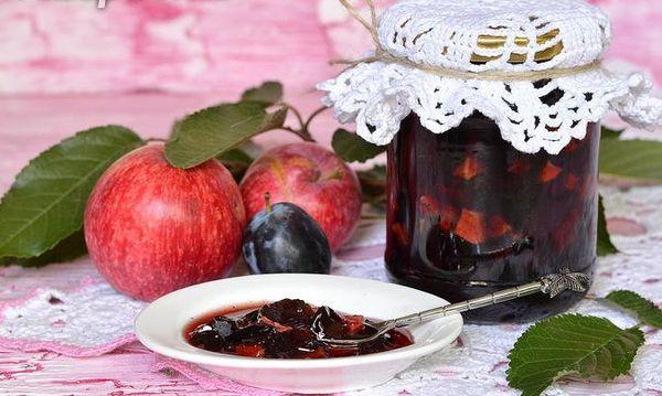 ลูกพลัมกับแอปเปิ้ล