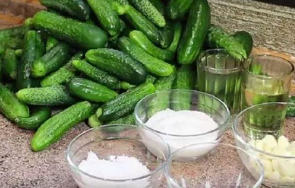 แตงกวาในซอสกระเทียม