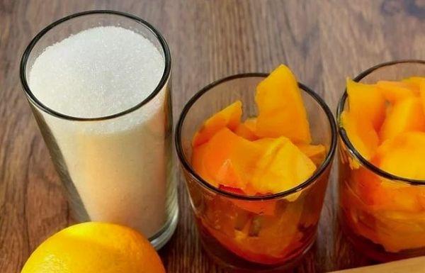 ส้มและลูกพลับ