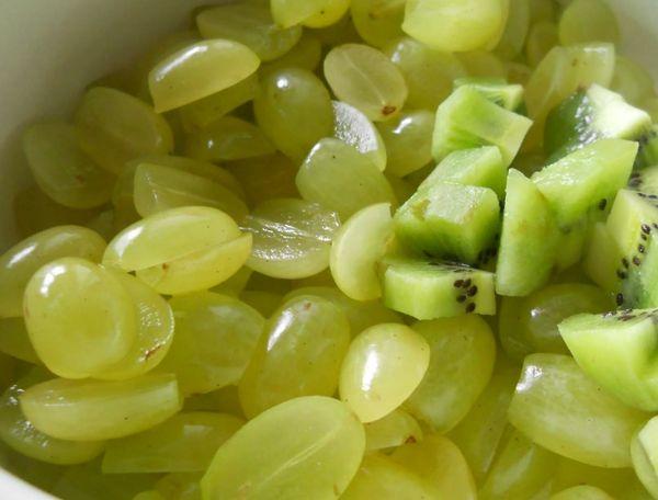 องุ่นและกีวี