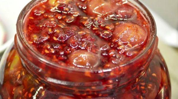 ราสเบอร์รี่กับลูกเกด