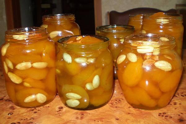 Confiture d'abricots du Tsar aux noyaux