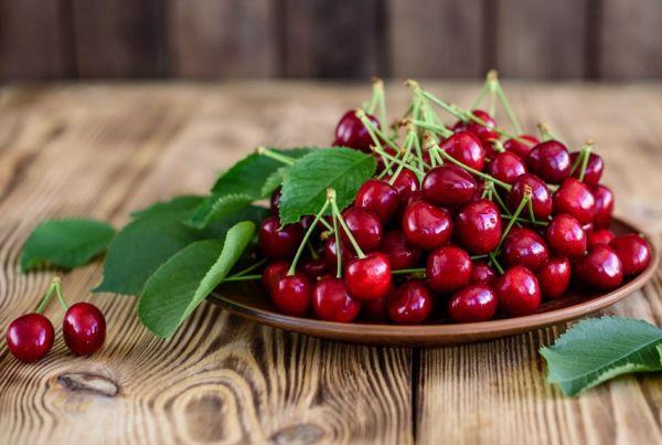 เชอร์รี่บนจาน