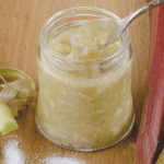 เสิร์ฟแยมรูบาร์บกับกล้วย