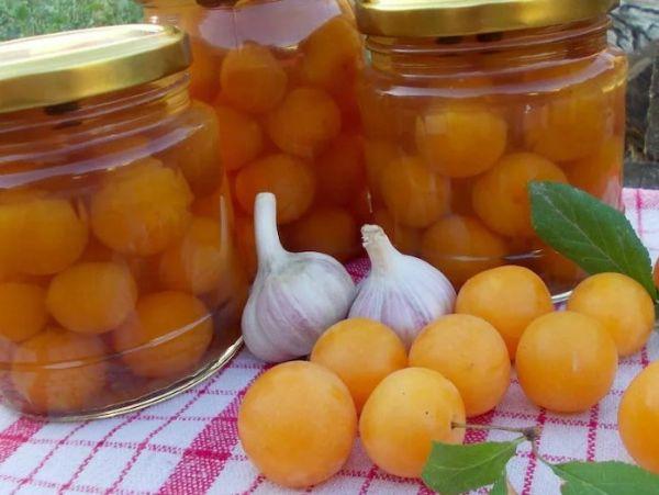 การดองลูกพลัมเชอร์รี่