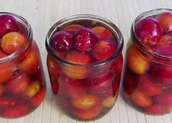 10 สูตรง่ายๆ สำหรับทำเชอร์รี่พลัมดองที่บ้านสำหรับฤดูหนาว