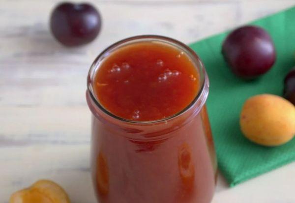 แยมแอปริคอตและพลัม