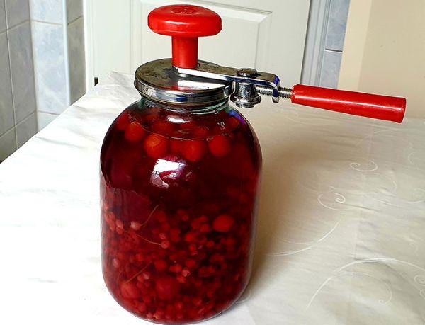 แยมผลไม้กระป๋อง