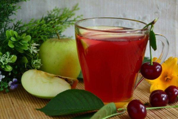 คอมโพทเชอร์รี่และแอปเปิ้ล