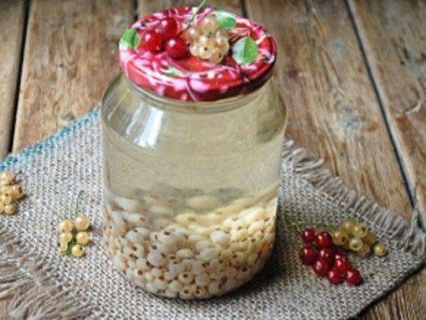 ผลไม้แช่อิ่มในขวด