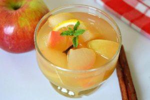 4 สูตรง่ายๆ สำหรับทำคอมโพตแอปเปิลและเลมอนสำหรับฤดูหนาว