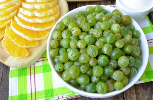 ลูกเกดและส้ม