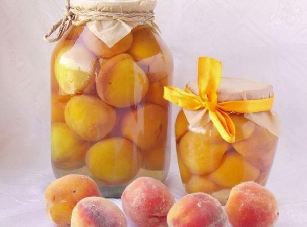 การดองผลไม้ทั้งผล