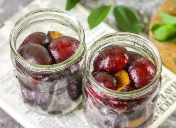 ลูกพลัมในขวด