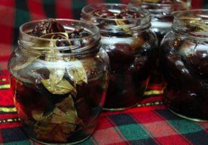 5 meilleures recettes de pruneaux marinés pour l'hiver