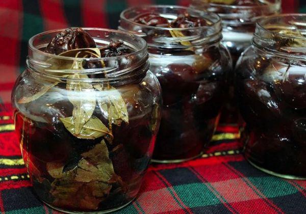 การดองพลัม