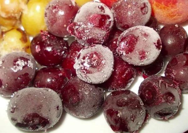 แช่แข็งผลเบอร์รี่ทั้งลูก